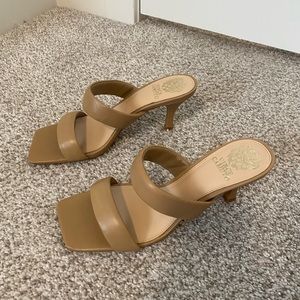 Vince Camuto nude heels- brand new!